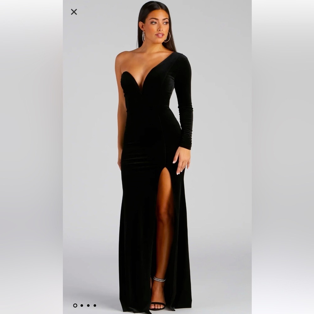 Cheyenne Formal One-Shoulder Velvet Dress